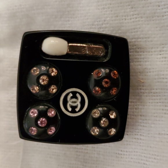 Vintage Chanel "Eye Shadow Make Up Pallette" Pin (authentic) - Picture 2 of 6